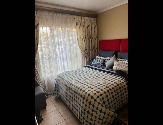 2 BEDROOM TOWNHOUSE FOR SALE IN MEREDALE